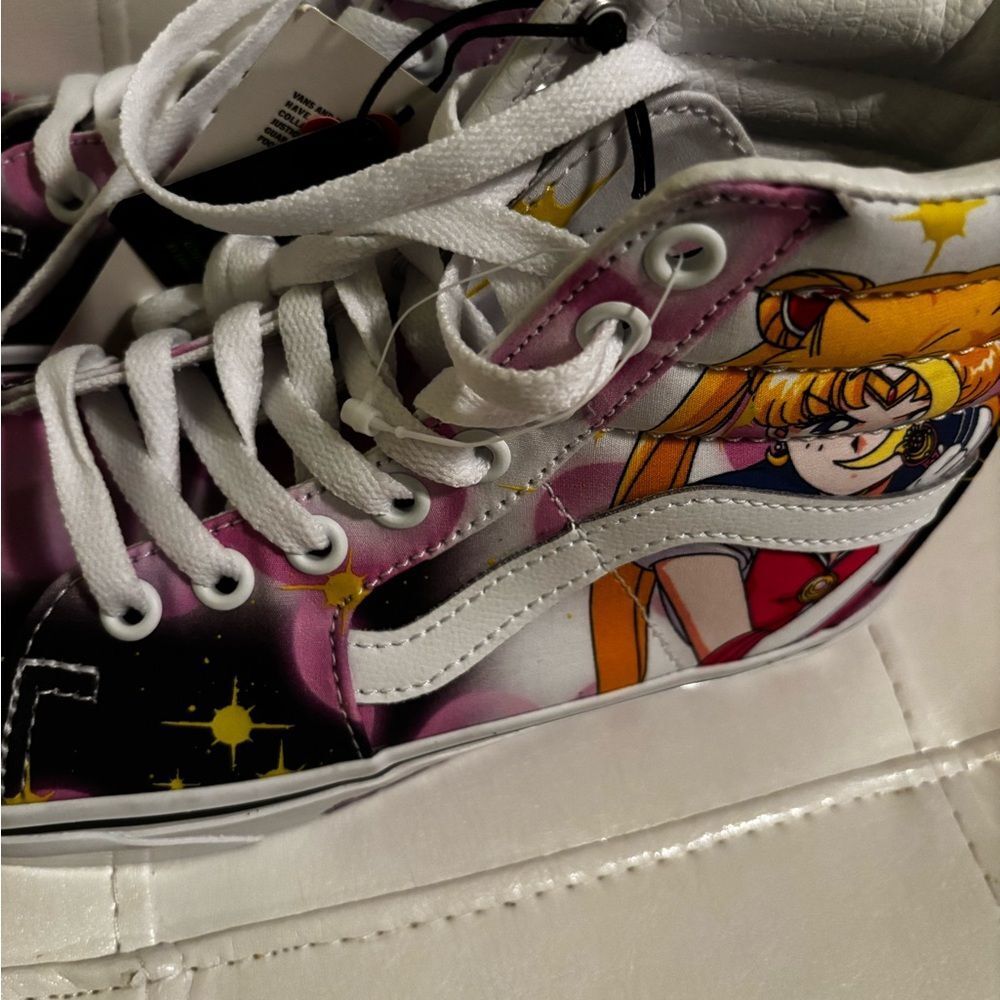 Vans x Sailor Moon SK8-HI – Women’s 6 / Men’s 4.5 – Brand New - Picture 3 of 9